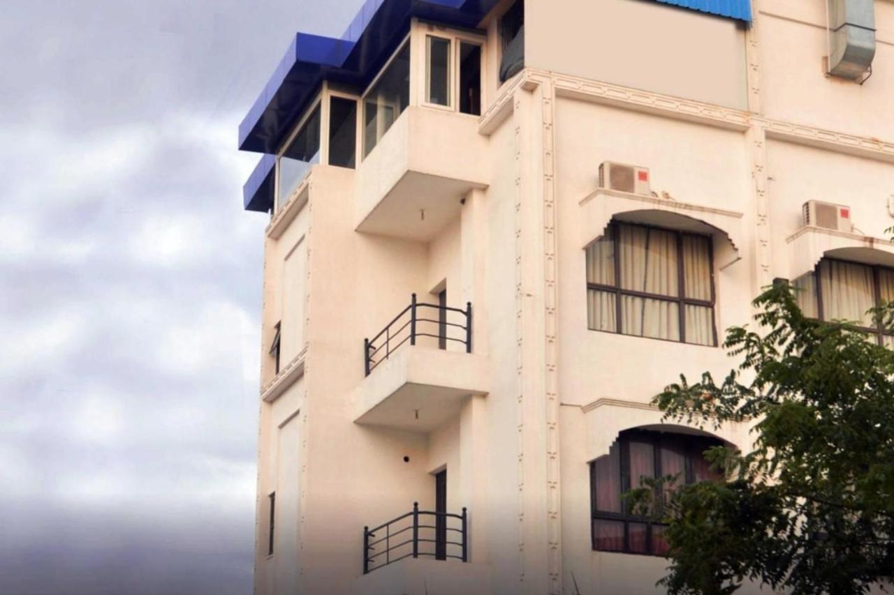 The Down Town Hotel Hyderabad Esterno foto