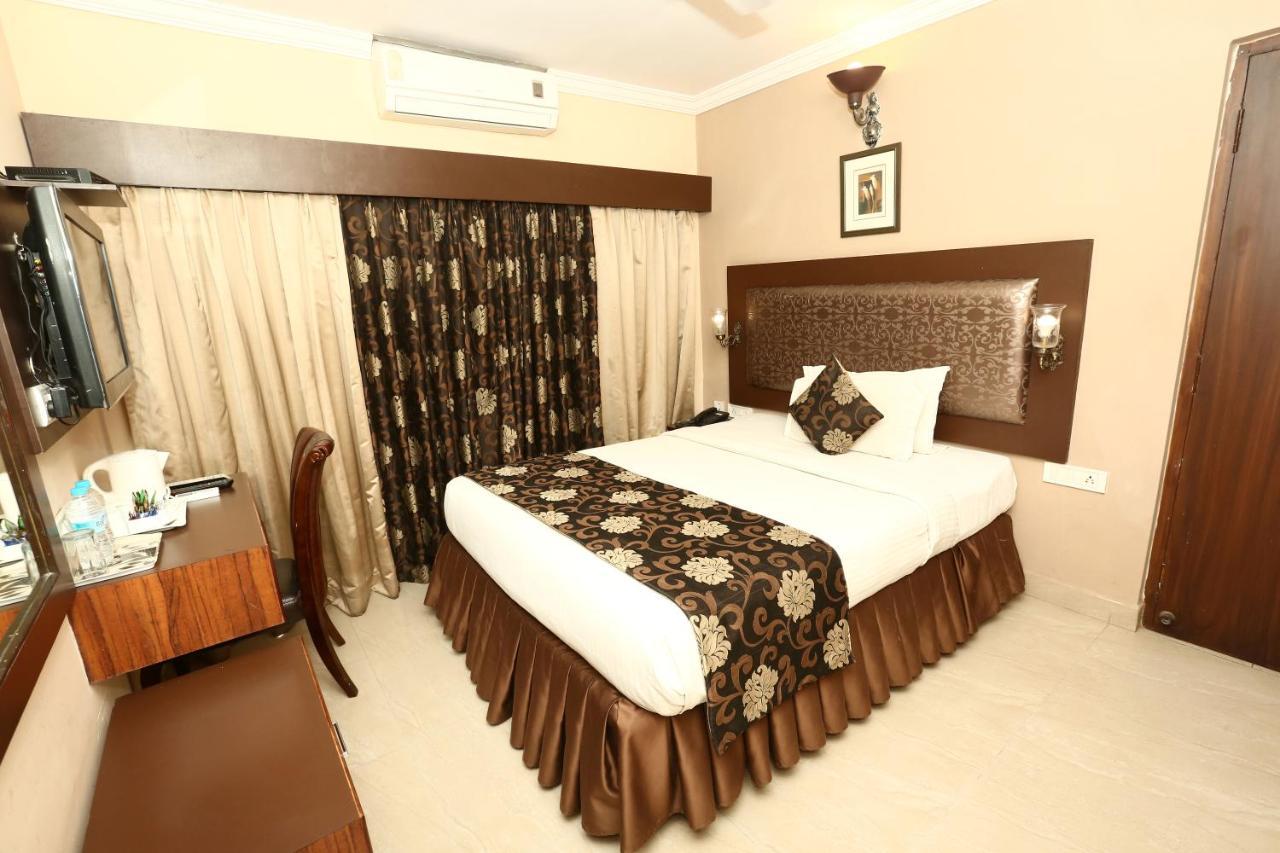 The Down Town Hotel Hyderabad Esterno foto