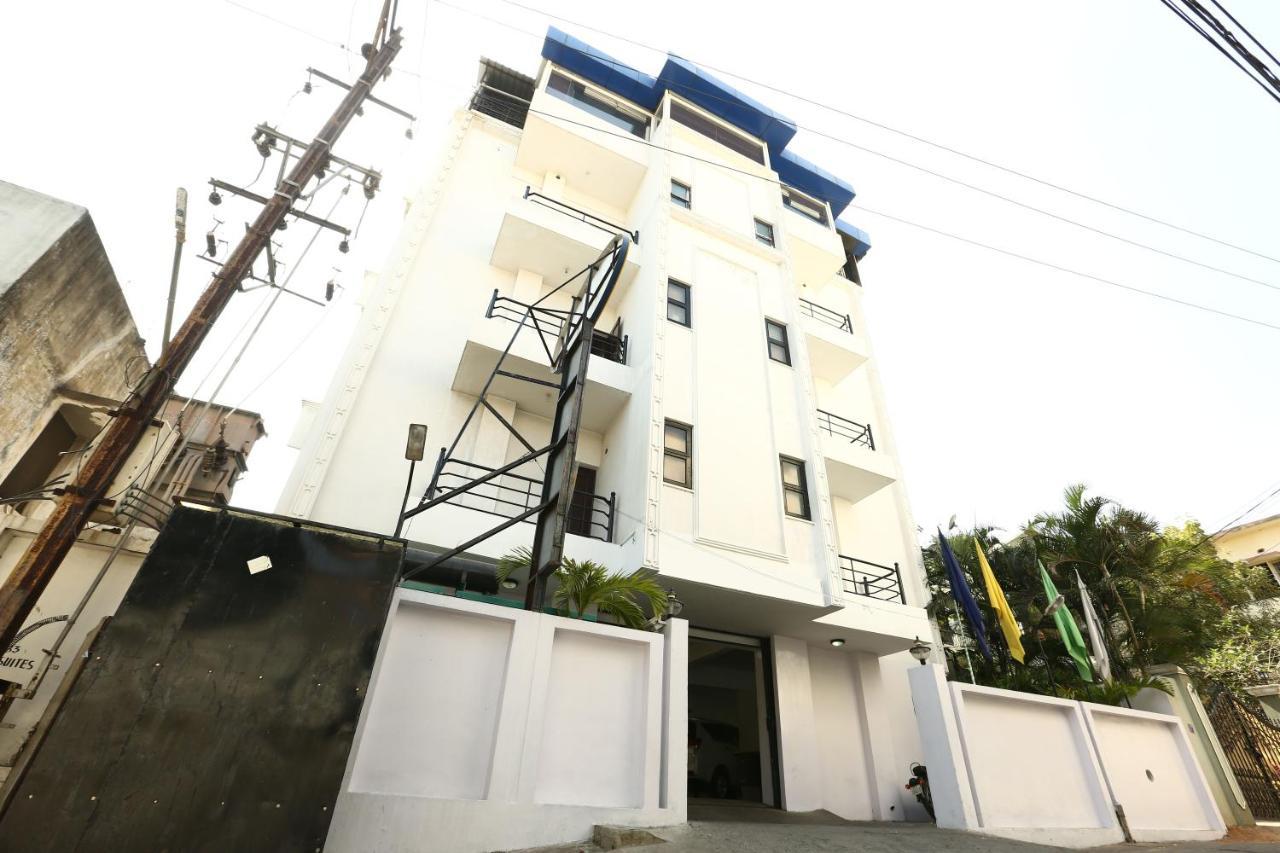 The Down Town Hotel Hyderabad Esterno foto
