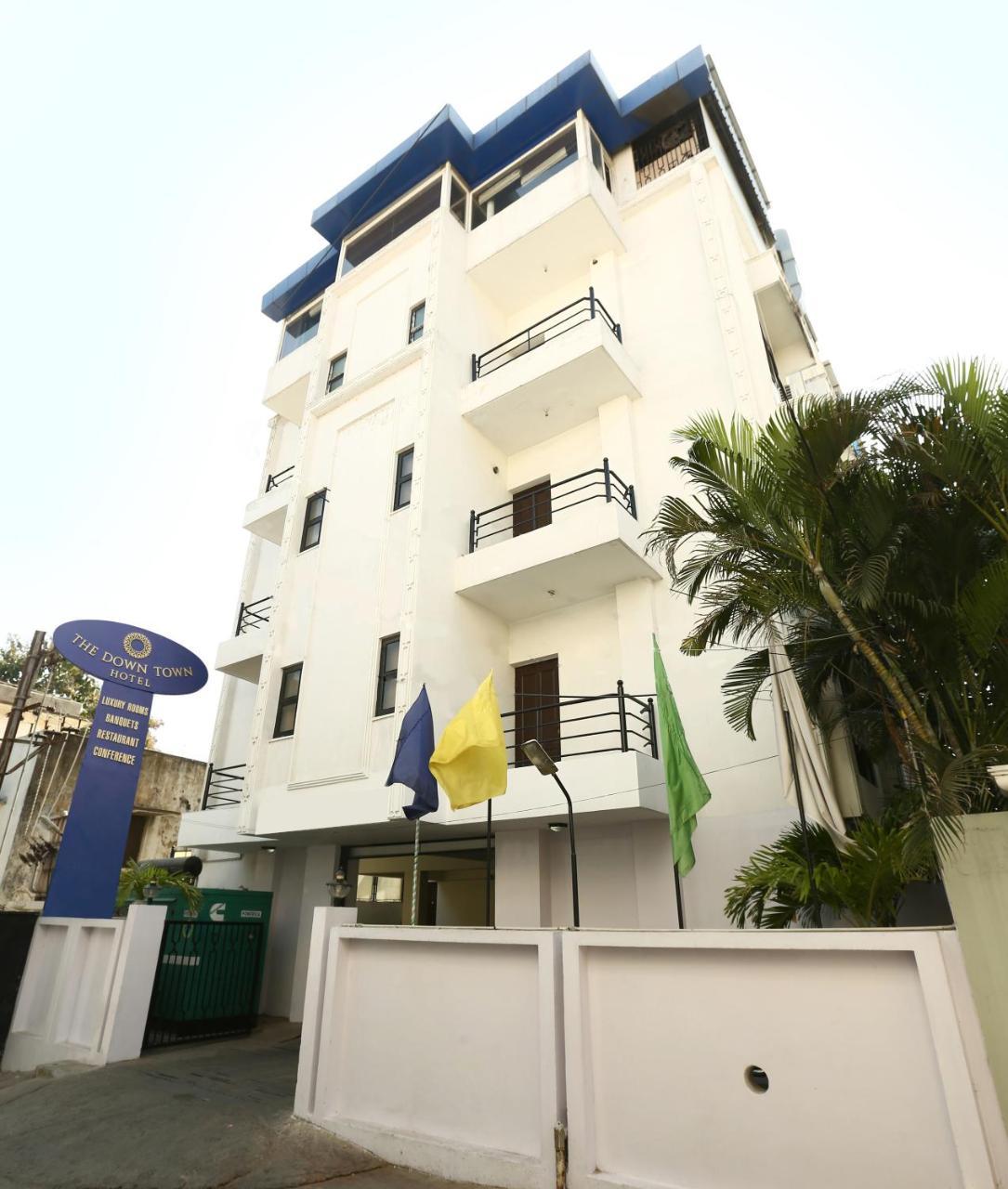 The Down Town Hotel Hyderabad Esterno foto